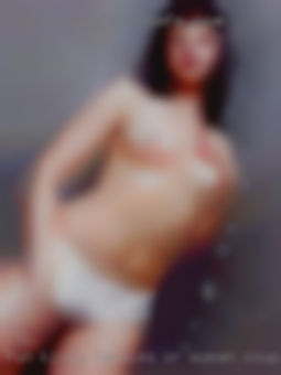 Fun kinky females or woman couples near NC.